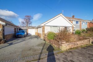 Albretia Avenue, Cowplain, PO8 8QS